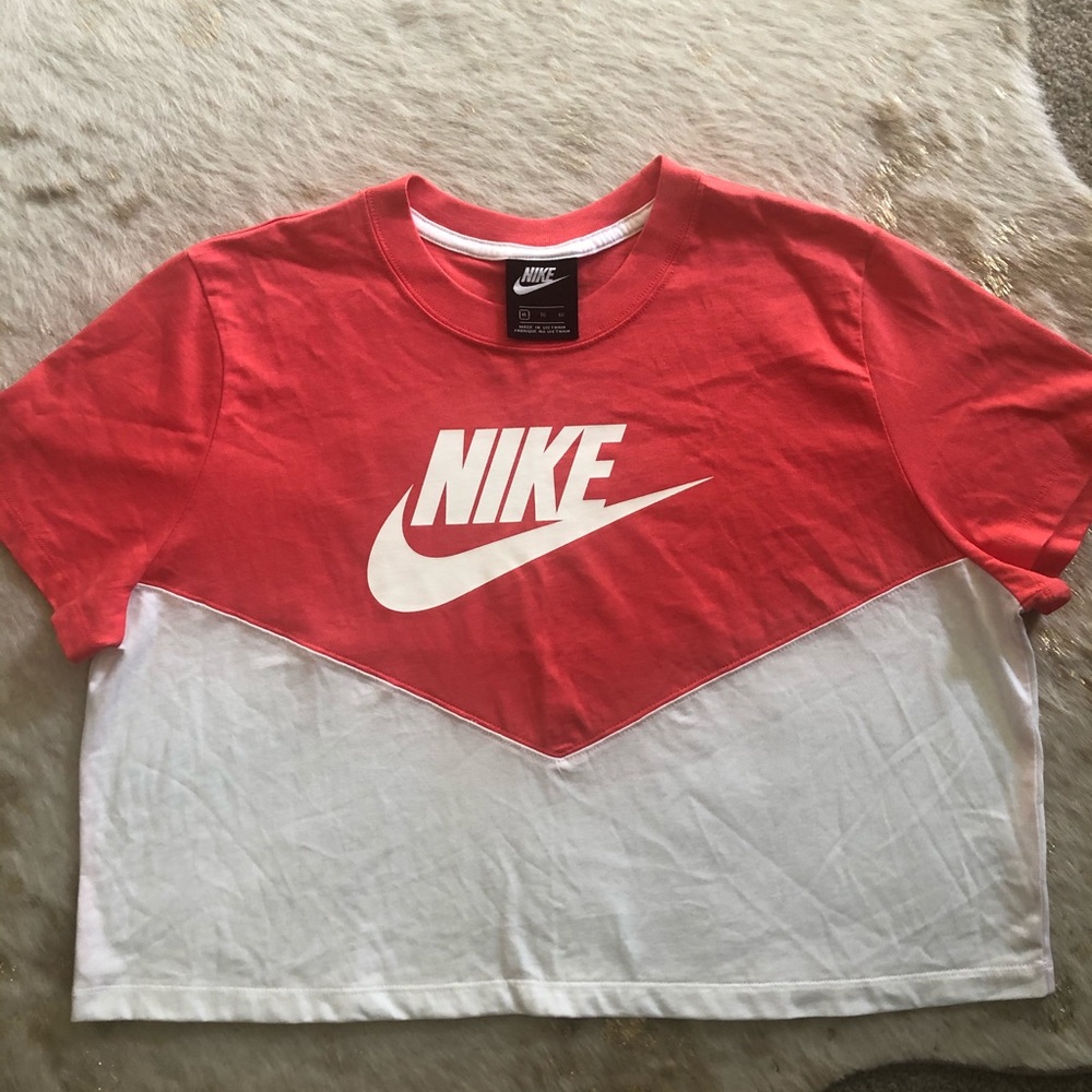 Nike Heritage Chevron Crop T-Shirt